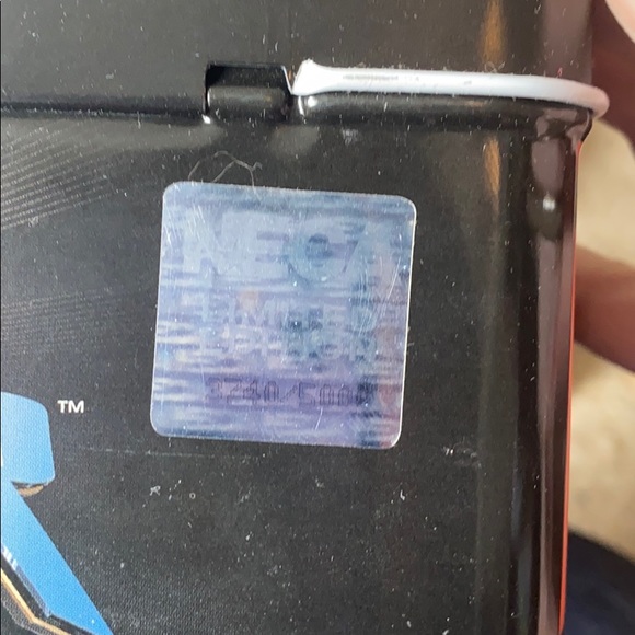 Limited Edition metal Tomb Raider movie lunchbox - Picture 9 of 11